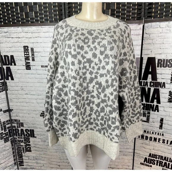 Old Navy Plus 4X Gray-Beige Animal Print Crew Neck Long Raglan Sleeve Sweater - Picture 2 of 6